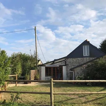 Casa de Férias Les 4 Seasons, Agreable Avec Terrasse Et Jardin La Croix Bigot