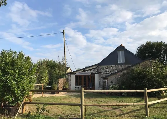 Holiday home Les 4 Seasons, Agreable Avec Terrasse Et Jardin La Croix Bigot